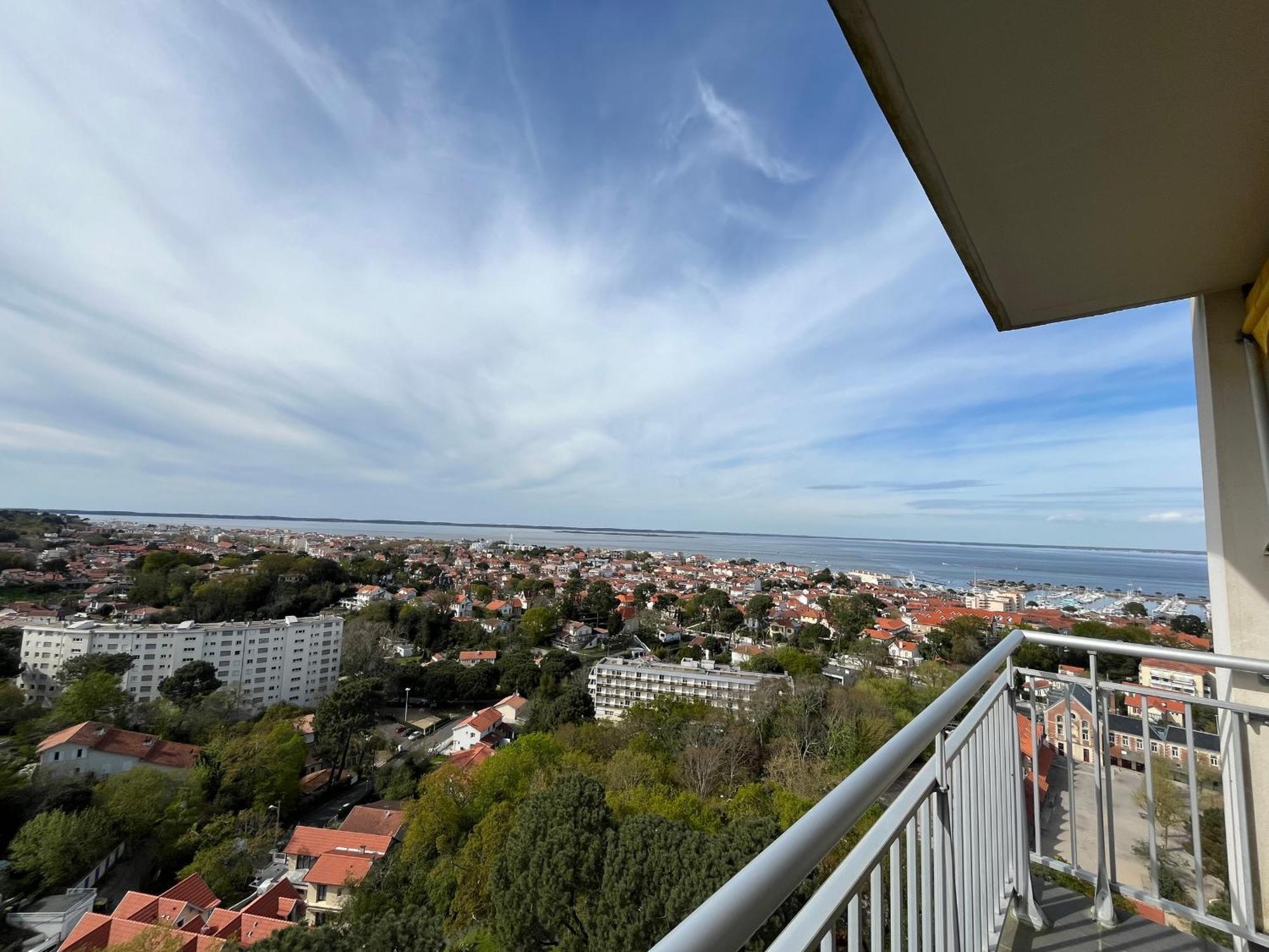 Apartment Spacieux Avec Vue Imprenable, Parking Prive - Fr-1-319-374 *